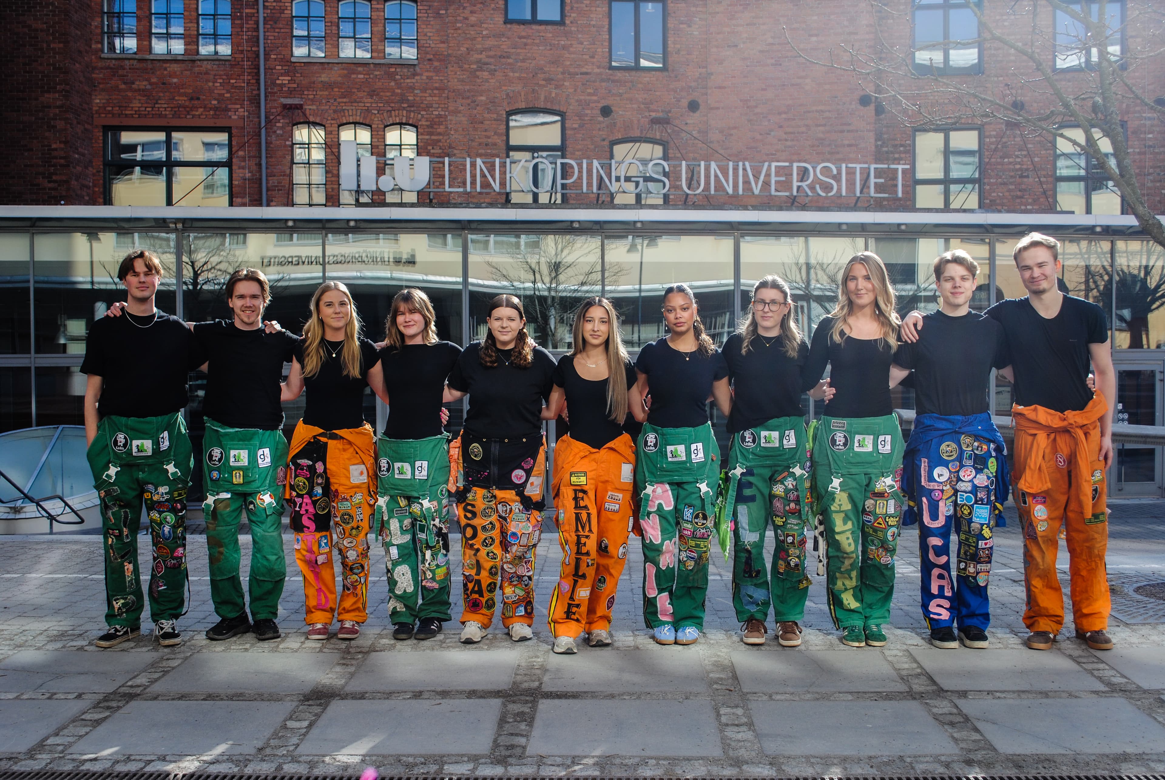 Basårets faddrar framför Linköpings universitet